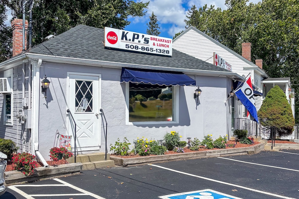 KP's Restaurant — breakfast and lunch dining